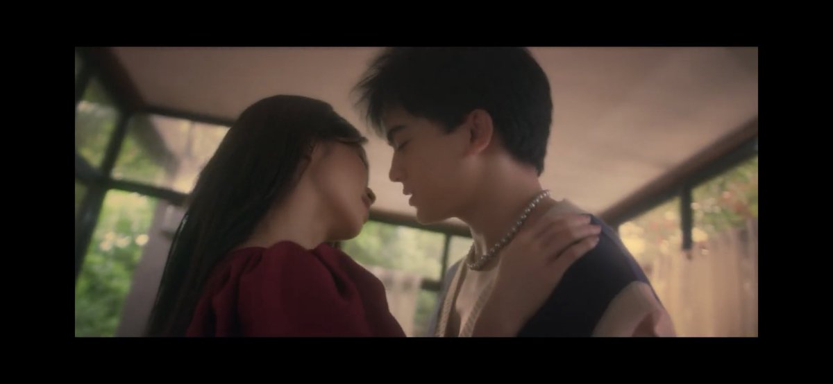 “won’t you say that this feels right” 🥰 

IF YOU HAVENT SEEN IT ALREADY, MAKE SURE TO WATCH THE MUSIC VIDEO for  ‘Drowning’ featuring #KAIA_Charlotte on <a href="/viva_records/">Viva Records</a> youtube channel (linked below 👇🏻)

youtu.be/zxF1Oua76oQ

#DrowningByMichaelKeith