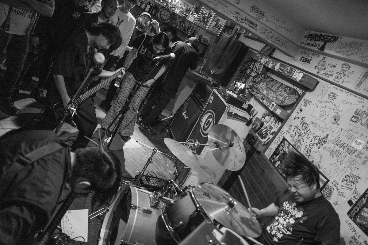 6/23
"Heavy Heavy Low Low Japan tour 2023"at.西横浜El Puente 

SETLIST
1.容赦無き傲慢
2.愛
3.下手に出れば良い気になりやがって
------
4.モスラ
5.閻魔
6.HELL FIRE
------
7.つめたいゆめ
8.Catastroph

写真<a href="/kent_shi_nk/">KENT SHIMAZAKI</a> 
横浜LOVE❤️