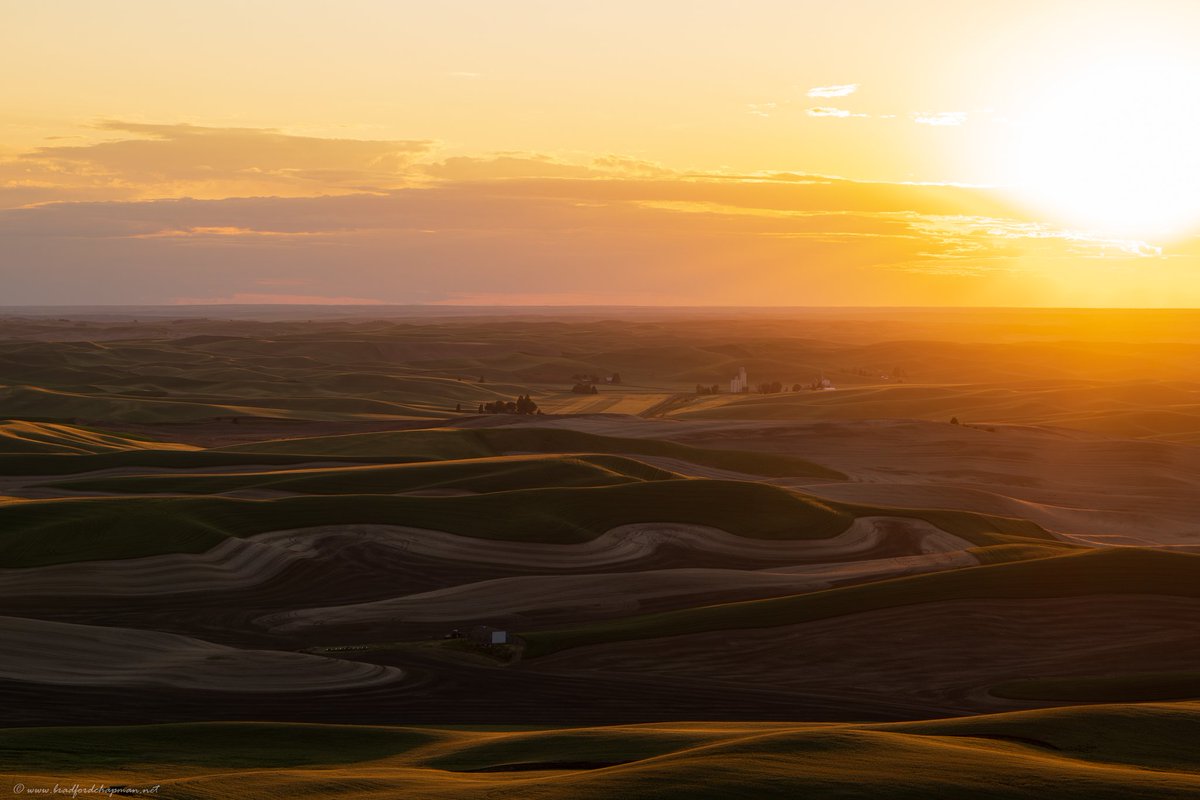 Near and from Steptoe Butte State Park on the summer solstice. Maybe not the best photos, but some of my best. 

Shot on a Lumix S5 with the Lumix 85mm f1.8 lens. 

#landscapephotography #SummerSolstice #lumix #sunsetphotography #photography  #Sunsets #farming