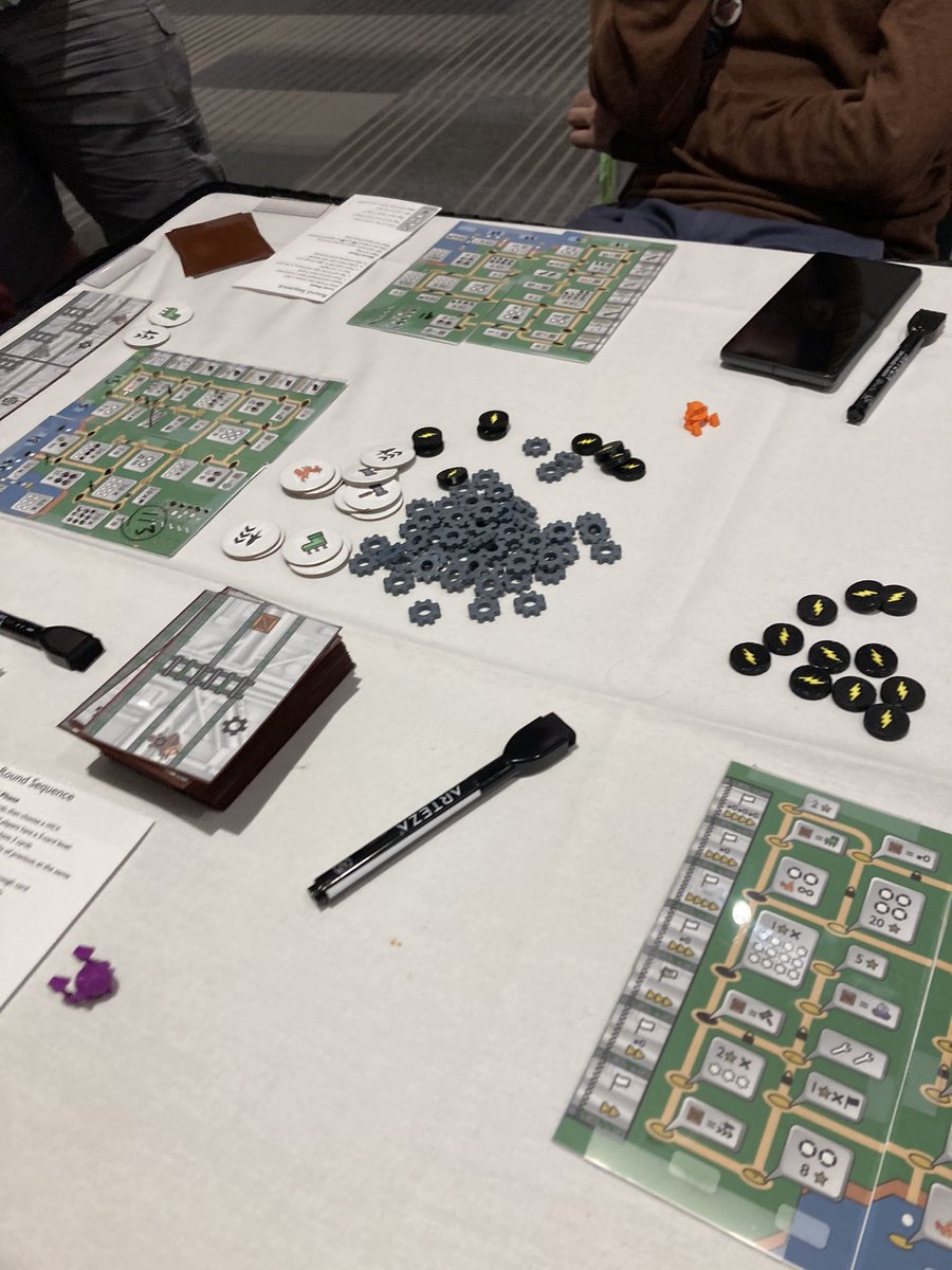 RoscoSchock's tweet image. Super Robo Country by @JASlingerland and @unclejonbob is a great re-imagining of a side scroller as a puzzly tableau builder .. Come beg to play it at the @TheUnpub room this weekend @originsgames