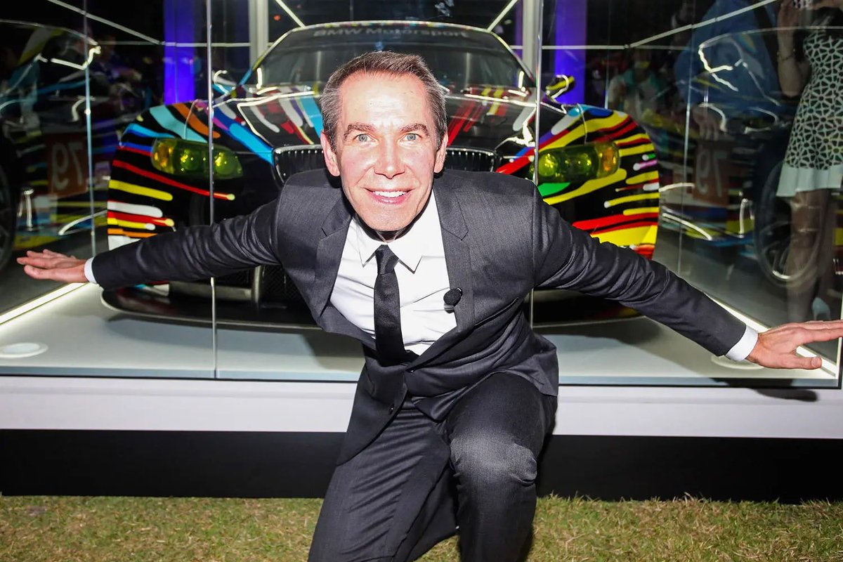camiillerojas's tweet photo. Jeff koon jazz hands https://t.co/hn5uwmIwMd