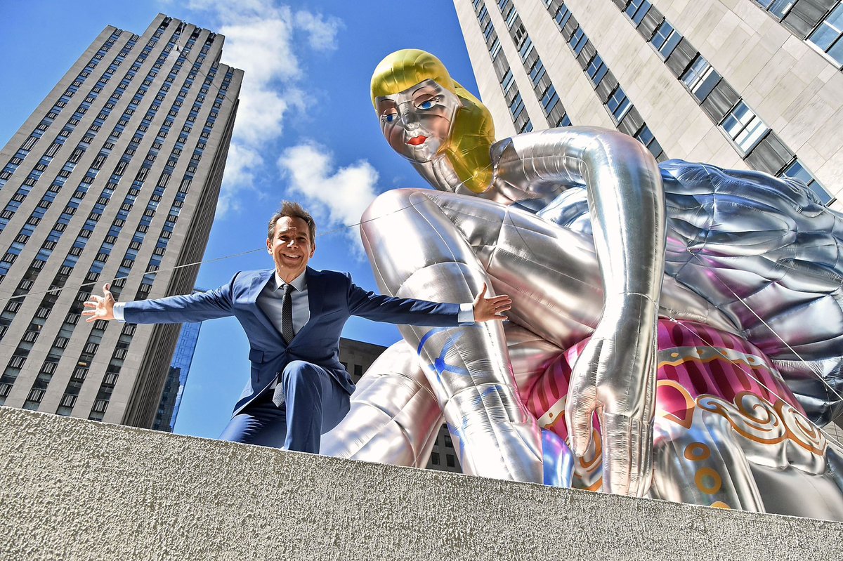 camiillerojas's tweet photo. Jeff koon jazz hands https://t.co/hn5uwmIwMd
