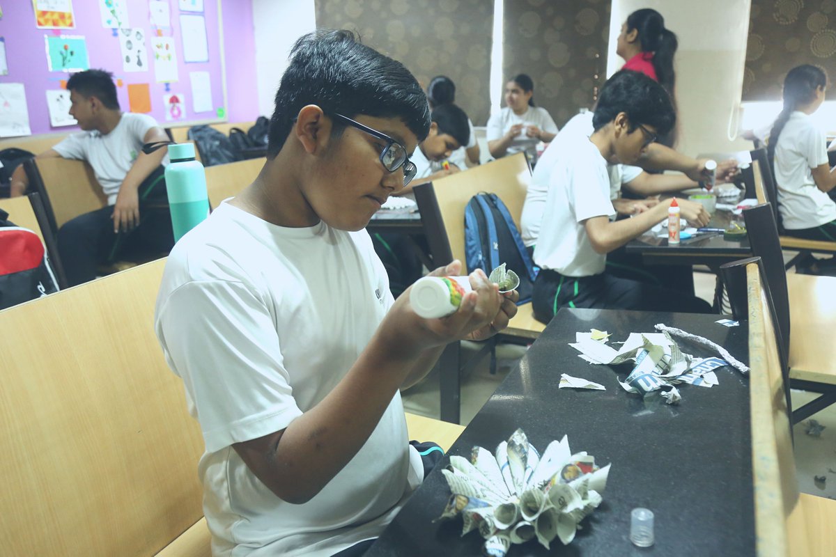 chitkara_school's tweet photo. Chitkara International School, Chandigarh, conducts an engaging and fun flower-making activity for its winsome students of Scrapcraft Squad
#CIS #bestoutofwaste #scarpcraftsquad #squadactivity #flowermaking #paperflower #activity #learning #ChitkaraInternationalSchool https://t.co/RJtHsagmSs