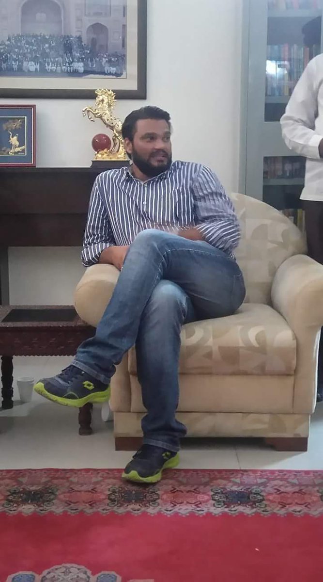 maheshpareeksik's tweet photo. Pic of the day....
एक ऐसी शख्सियत तो विपरीत हालातों में भी मुस्कुराते हुए चले, प्रदेश के युवाओं की शान, सोशल मीडिया वाले "भाईसाब" :)
हमको आप पर गर्व है।
#TeamLokeshSharma #AshokGehlotFans
#CongressCyberTeam https://t.co/Sg3n1GC6MU