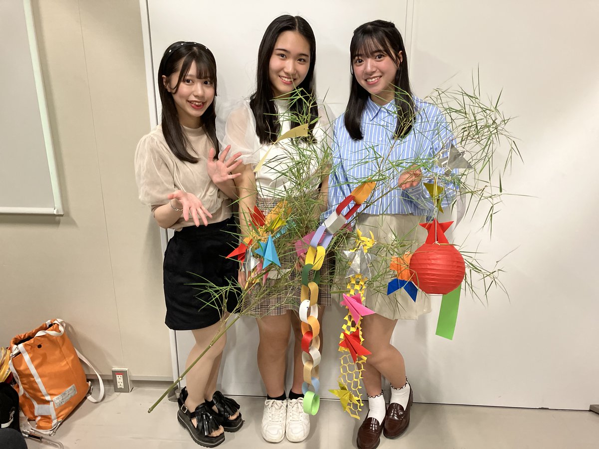 dyhwlBXlH45yCw4's tweet photo. エフエムいしかわで毎週放送中の
「ほくりくアイドル部 放課後ホリデイ 
muspop RADIO♪」で笹流し
を取り上げてもらいます。
オンエアは7/1(土）
18時~18時30分です。

https://t.co/tEKt3IrVjP

#箱になれなかった紙たち
#アスカ商事
#浅野川
#浅野川三流し
#主計町
#灯ろう流し
#笹流し
#FiveColors https://t.co/NZZ9U0xW9r