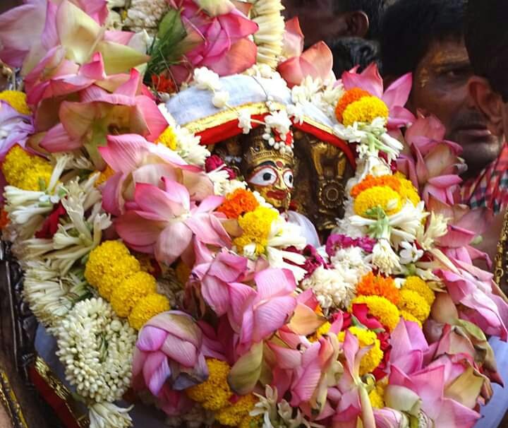odiajagat's tweet photo. ଆରେ କଟୁଆଳ ପୁଅ ଜଗିଥାରେ ନନ୍ଦିଘୋଷକୁ
ଲକ୍ଷ୍ମୀ ଆସୁଛନ୍ତି ରାଗି ଭାଙ୍ଗିବାକୁ ନନ୍ଦିଘୋଷକୁ
ଆଜି ପଞ୍ଚମୀ ହେରା ପଞ୍ଚମୀ ରଥ ଜଗିବାରେ... 
ପବିତ୍ର ହେରାପଞ୍ଚମୀ ଅବସରରେ ହାର୍ଦ୍ଦିକ ଶୁଭେଛା ଓ ଅଭିନନ୍ଦନ https://t.co/v2NgGltaM4