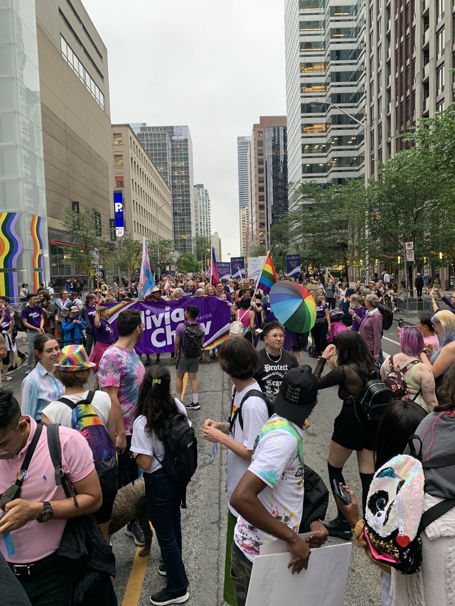 Having a great time at the Trans March!!! 🏳️‍⚧️🏳️‍🌈