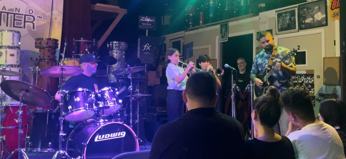 EdwardFrankel's tweet image. First gig with the fellas! #CissyStrut #DrumRecital