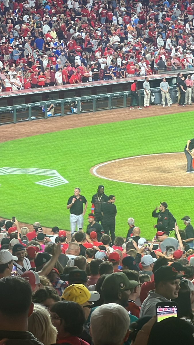 nwill02's tweet image. They call him Elly De La Cruz 

....Generational

#reds #Elly #Cincinnati