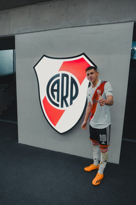 CDiablitoE's tweet photo. 22/06/2023
Debut en primera división dirigido por Martin Demichelis.
Sale Nacho Fernández entra Claudio Echeverri a los 17' del ST.
River Plate (3) vs Instituto (1), fecha 21 LPF🇦🇷
Estadio Mâs Monumental https://t.co/WRMn1sBFj9