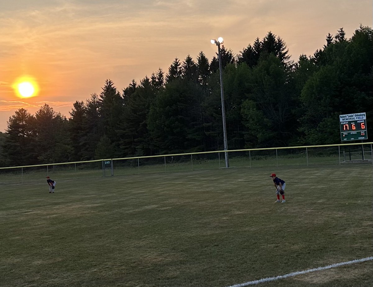 crazy4softball2's tweet photo. Love coaching softball so much but wow is it awesome getting to be a dad and sitting down the right field line watching your boy play some baseball!!  🥎 coach ⚾️ fan!!  Bays win 17-6!  LFG! https://t.co/0eJIFcHmL1