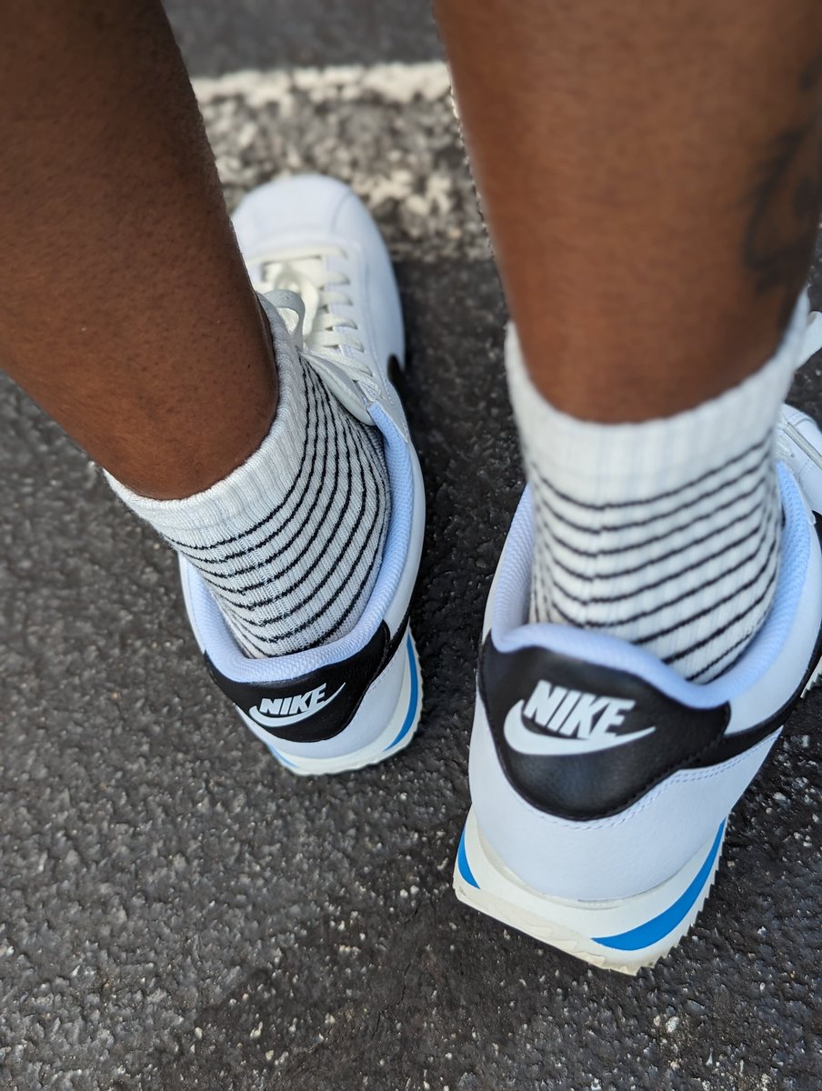 A smile 😁✔️
Dope shorts✔️
Classic Kicks✔️

Make sure to use code AMCMATH for a 15% discount on your purchase when shopping @sophisticatedtomboy 

#KOTD #Nike #Cortez #LightPhotoBlue #ashwithkicks #undsfriday #snkrsliveheatingup  #wearyoursneakers #yoursneakersaredope