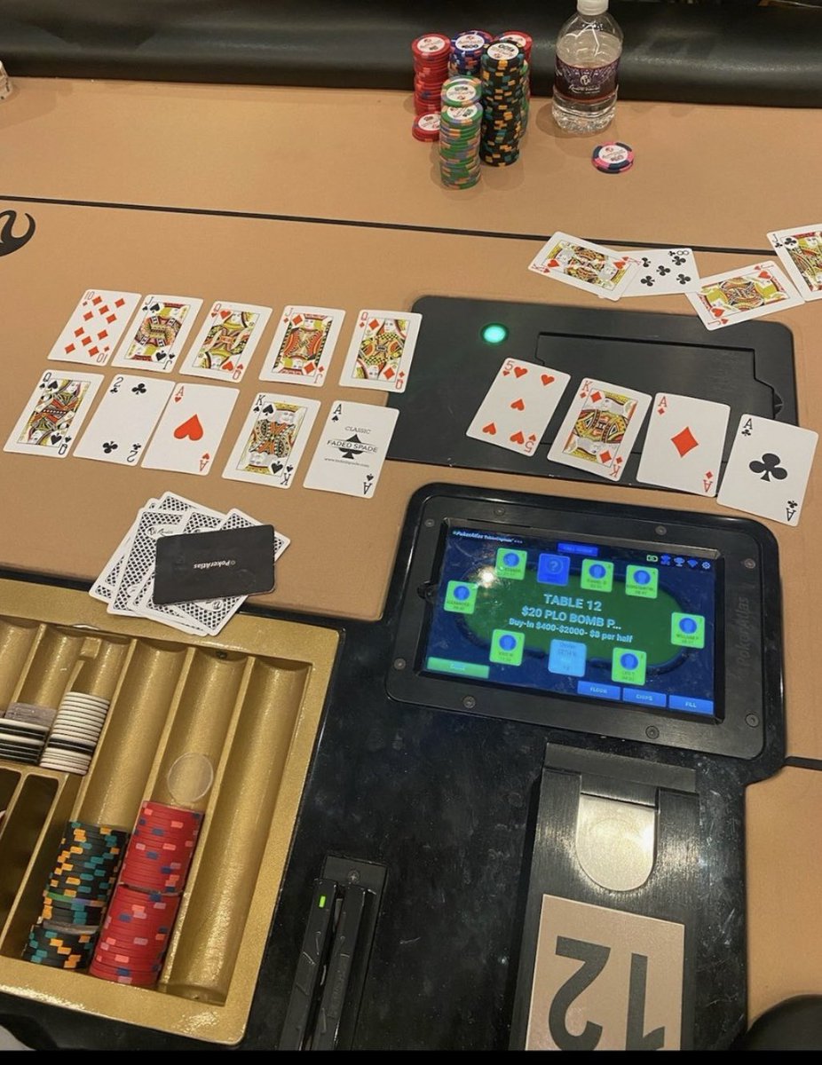 BartHanson's tweet photo. Now this is a double board PLO bomb pot hand! https://t.co/xStluXXcoW