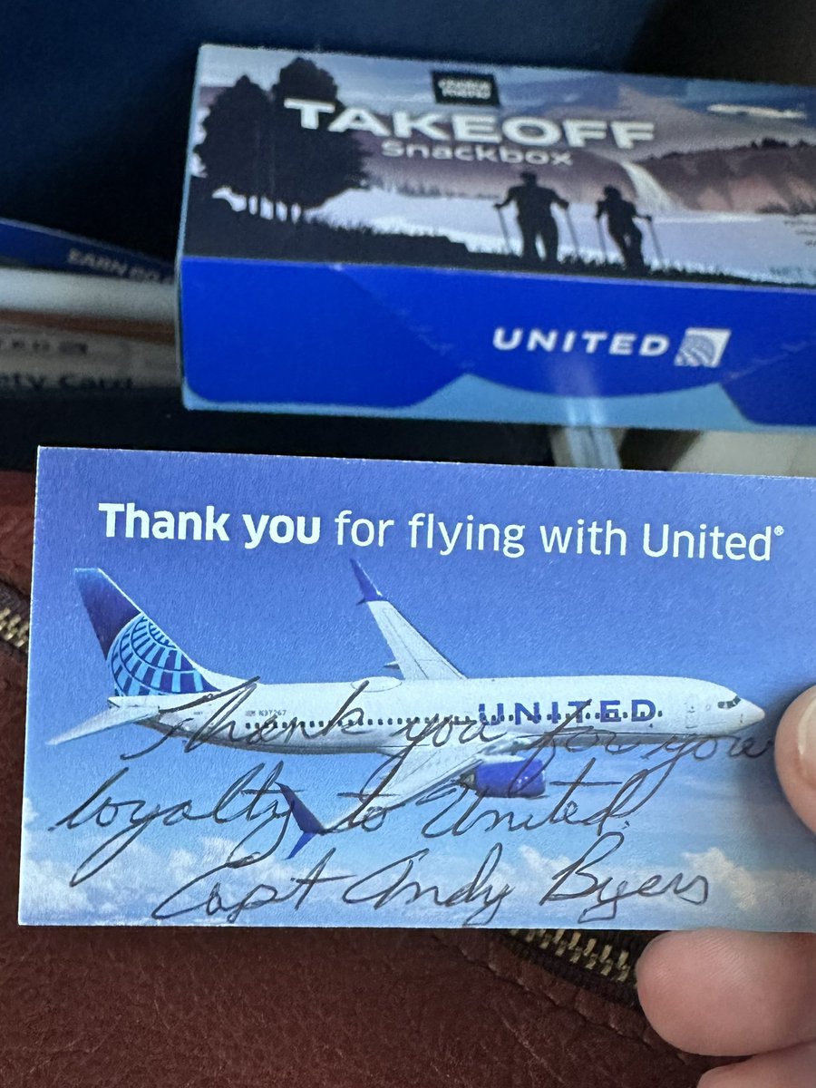 wmeek's tweet photo. Amazing in flight experience n the way home from SFO. Bravo @UnitedAirlines_  capitan Andrew Byers made me feel welcome even all the way back in 21F! https://t.co/OQOcYEZUFb
