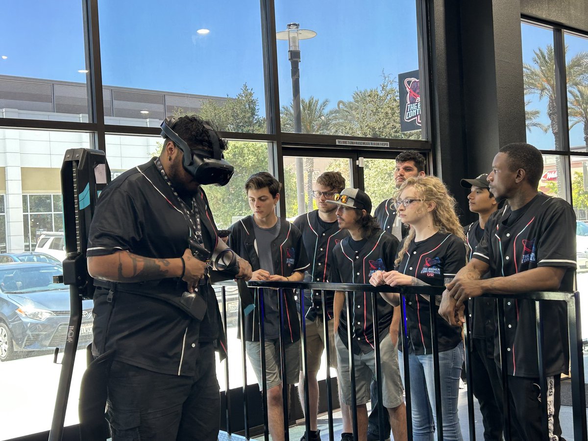 Brokencontrolvr's tweet photo. Training day 👾✨️🎮

#fresno #vr #vrarcade #arcade #videogames https://t.co/4p188fCixV
