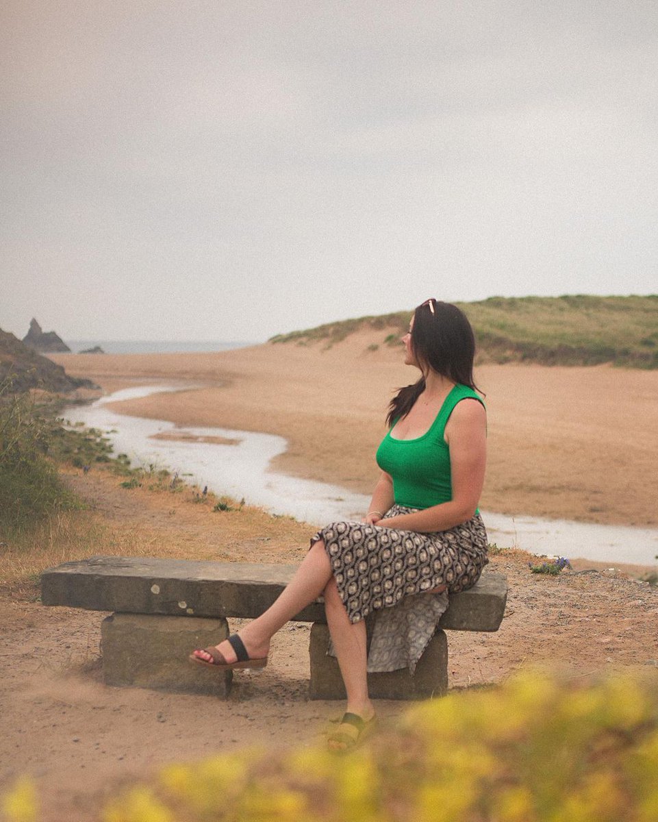 #like #everyone
——
Just here to enjoy the view, and boy do we get some great ones on this coastline. That bench - Bosherton. #croesocymru #Thisiscymru #YourWales #Findyourepic #visitwales #unlimitedwales #captureWales #imagesofwales #igerswales #walesadventure #justlandscapes