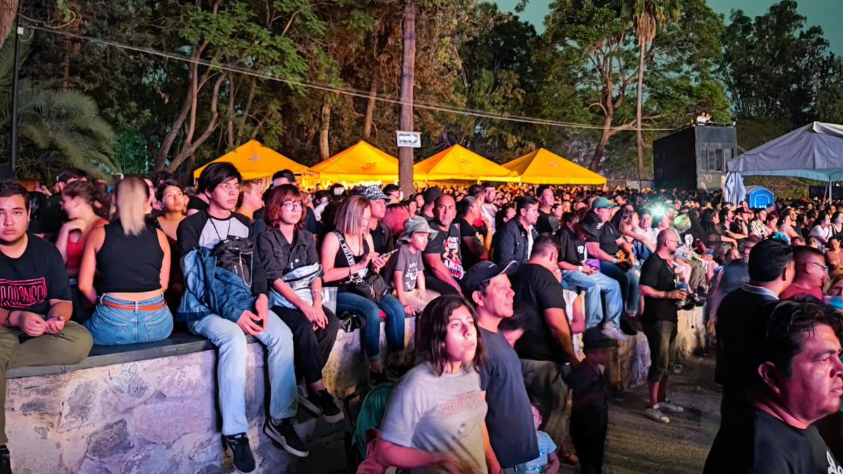 GuadalajaraGob's tweet photo. Personas de todas las edades asisten y disfrutan del Festival #Conchachela en la Concha Acústica del Parque Agua Azul. https://t.co/L3BYVAblTg