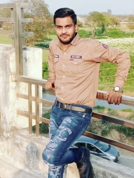 चमगंज ख़ुख्यात अपराधी (फ़ैसल दूध) पिस्टल का वीडियो वायरल होने कि बाद भी खुलेआम घूम रहा है !
