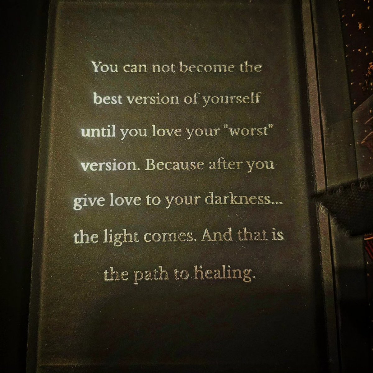 BaneTarot's tweet image. Received the Dark Reflections Tarot by @LaMuciDesign today. Exquisite packaging! #tarot #kickstarter #darkreflections #darkreflectionstarot #shadowwork #lamucidesign 

Purchase here: lamucidesign.com/product/dark-r…