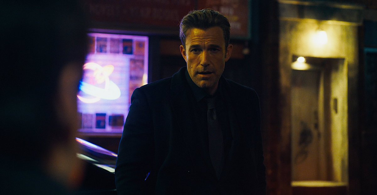 In honor of his grand finale in #TheFlash, here are my favorite Batfleck moments:

[THREAD] 🦇
