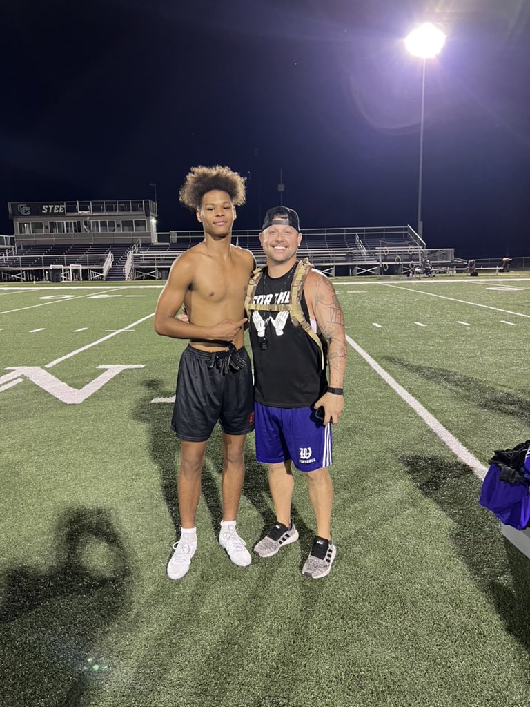 ChadynMorris's tweet photo. After a great camp and conversation with @CoachYoung41… I am blessed to receive my first offer to @kwc_football! #PawsUp 💜🖤💜🖤💜
@CoachRJWilson55 @CoachWalker_M @jay_lineback @SrHighFootball @WRHitList @Jay_Fallin @wbarnes22 @BRoberts42 @marcus_kimbrell https://t.co/AQOfSrNWed