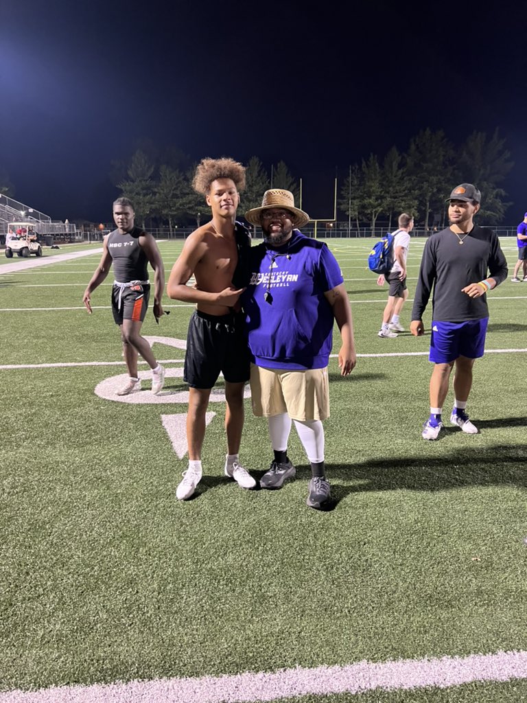 ChadynMorris's tweet photo. After a great camp and conversation with @CoachYoung41… I am blessed to receive my first offer to @kwc_football! #PawsUp 💜🖤💜🖤💜
@CoachRJWilson55 @CoachWalker_M @jay_lineback @SrHighFootball @WRHitList @Jay_Fallin @wbarnes22 @BRoberts42 @marcus_kimbrell https://t.co/AQOfSrNWed