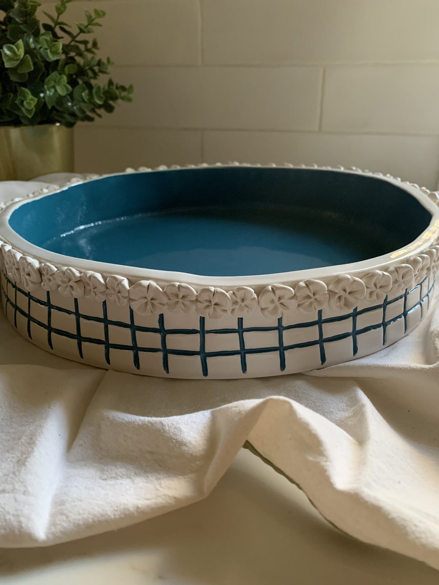 Fara7Othman7's tweet photo. 🩵
#handbuiltpottery #handbuiltceramics #handmade #pottery #ceramics #ceramicsschool #lovepoetry #loveinpottery #artgallery #carving #fineart #designer #details #pot #potceramic #beeart #flowerpottery #photography https://t.co/yHfhqB7Pwl