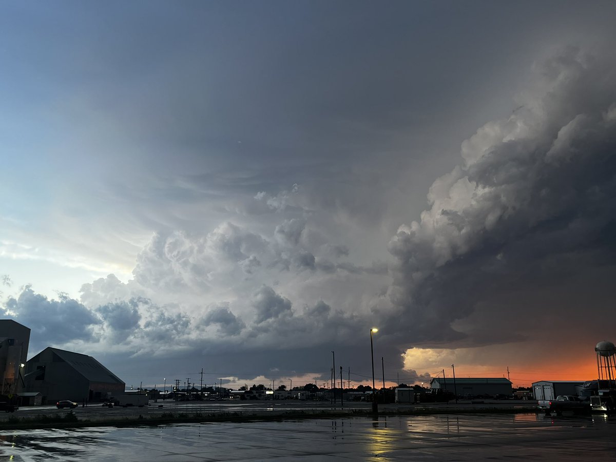 8:29 PM MDT - tornado warned storm approaching Scottsbluff, NE. #NEwx