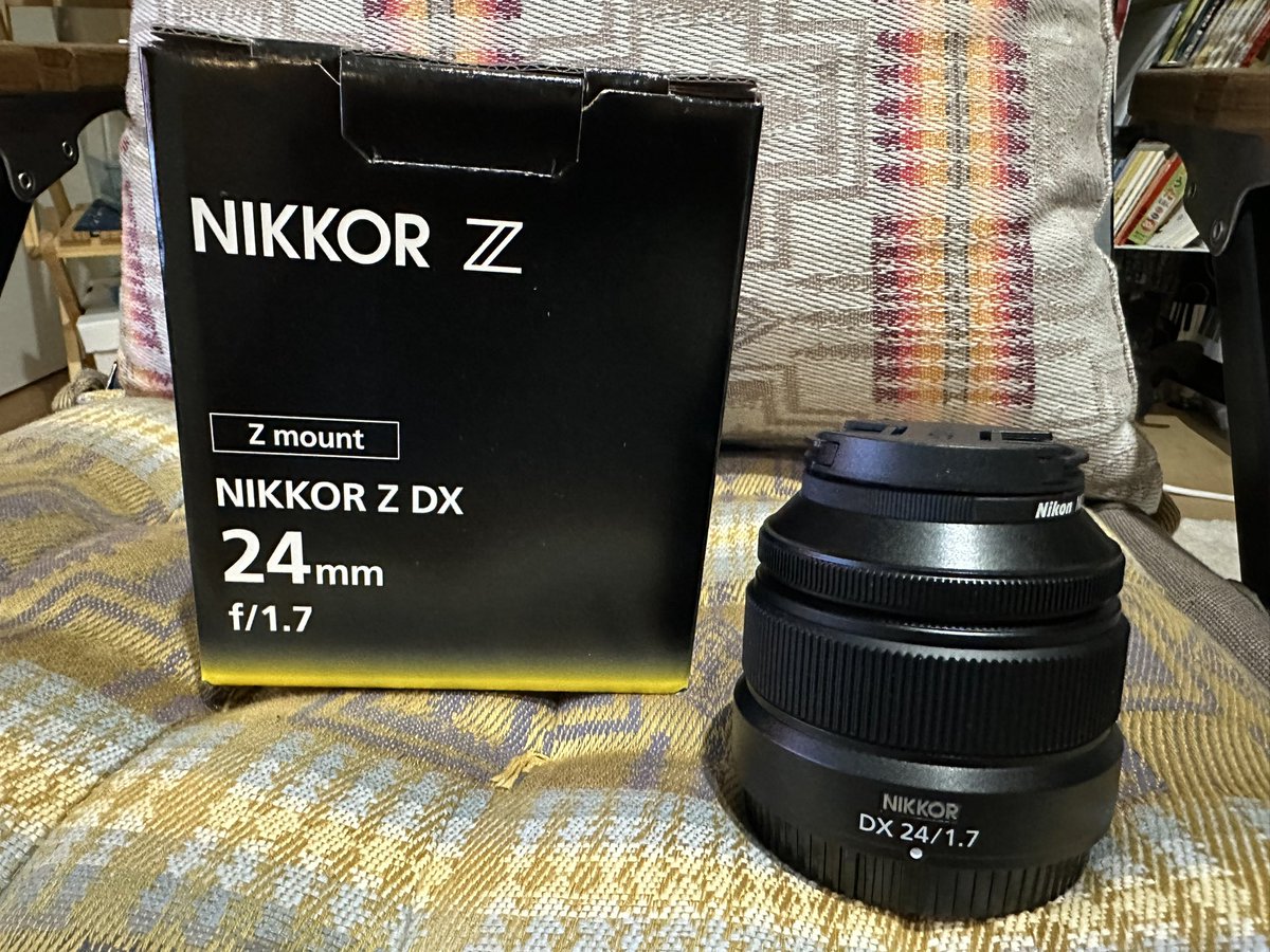 kazukun808's tweet photo. Nikkor z dx 24mm f/1.7 届きました😄
付属のレンズフード装着してフィルター付けたら若干不恰好💦
#nikonz30 https://t.co/7Jn4RnFDN8