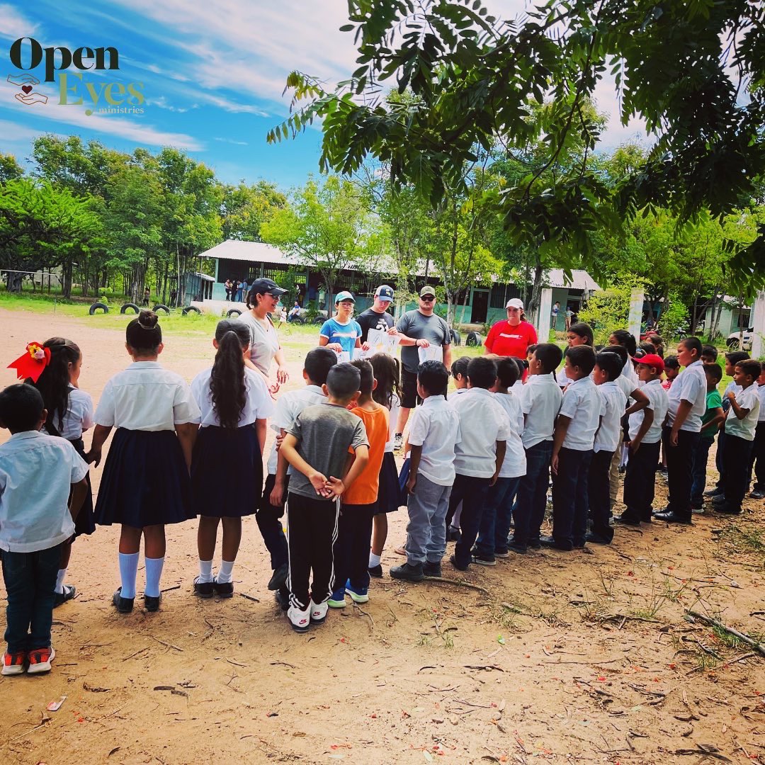 This past three days, we've worked alongside an incredible team from Arlington Baptist Church, NC.
We had the opportunity to do three days of VBS in the school “Alvaro Contreras” from the community of San Nicolás, Comayagua.
#OpenEyesMinistries #MOA #OEM #HN #NC #USA #Arlington