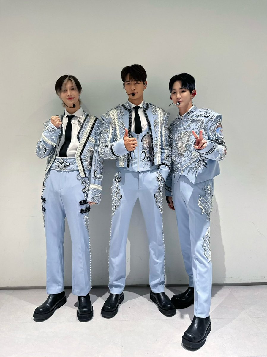 SHINee tweet media