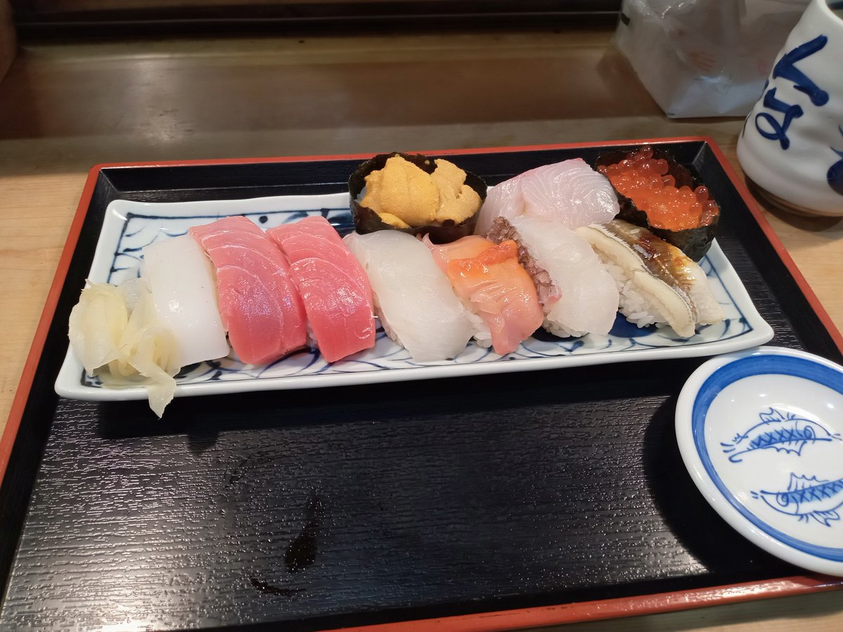 カレーライスで二千円とかすごい世界だよなー、昨日たべた寿司🍣のほうが価値がある気がする