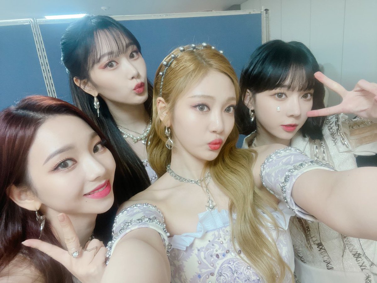 𝐋as bonitas vestidas de blanco nos vemos mejor ᐢ..ᐢ 𖬺 si se preguntan porqué de este color si somos las más pecadoras del condado, la respuesta es el #𝓢hï𝖓į𝒏𝖌𖤝𓈒࣪·𝖣ɘ𝔟ū𝑡 ✿𝅼  ۫ ּ que nos impulsa a seguir el camino del bien con su #𝟻𝒮𝘵ɑя특D𝑎ч al que participamos.