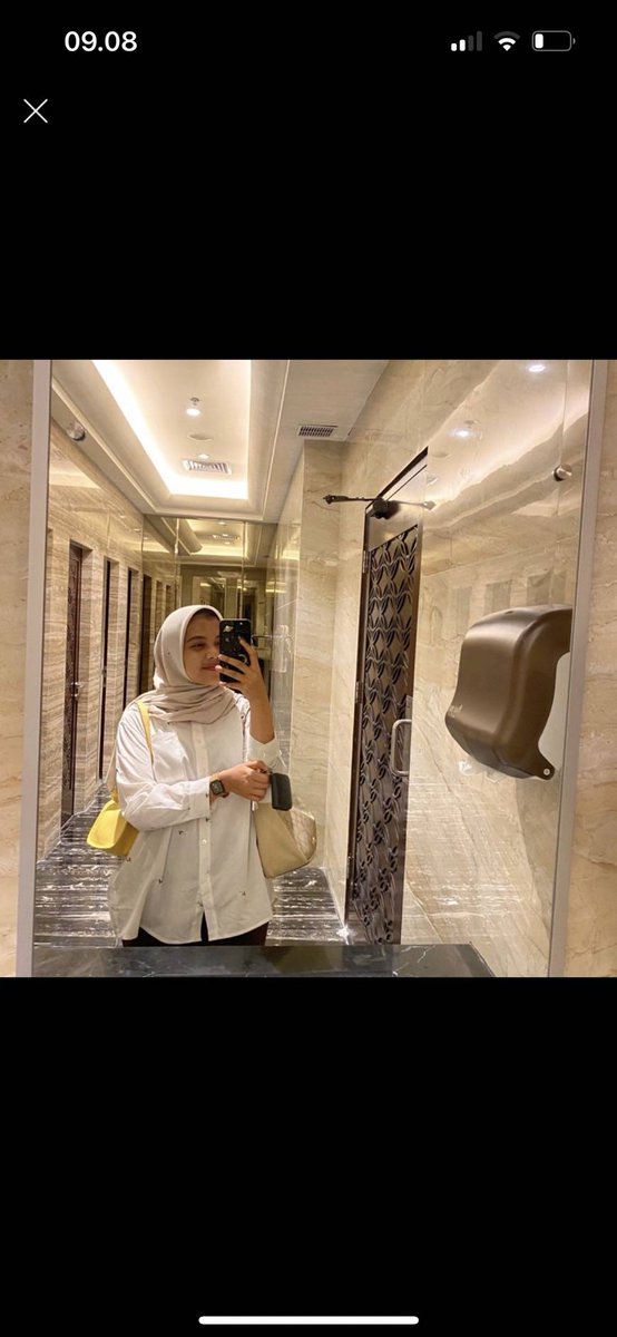 PLEASE HELP RT !! 

HNR BUYER !!!! 

 Yang tau kontak dia atau bahkan ini temen nya please dm aku buat kasi tau soal  dia. Karna dia udh nyoret pisi harga 200k dan gamau bayar.