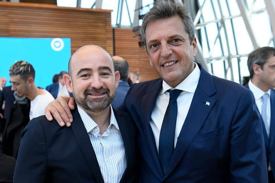pablomirolo's tweet photo. Felicitaciones querido amigo Sergio Massa, por todo lo que te pasa, te lo merecías más que nadie esta oportunidad, por capacidad, inteligencia, audacia, coraje, por no bajar nunca los brazos y por lo que amas a tu Patria🇦🇷. Siempre con vos. #CreoEnArgentina #MassaPresidente https://t.co/Lrhgr8ZSgB