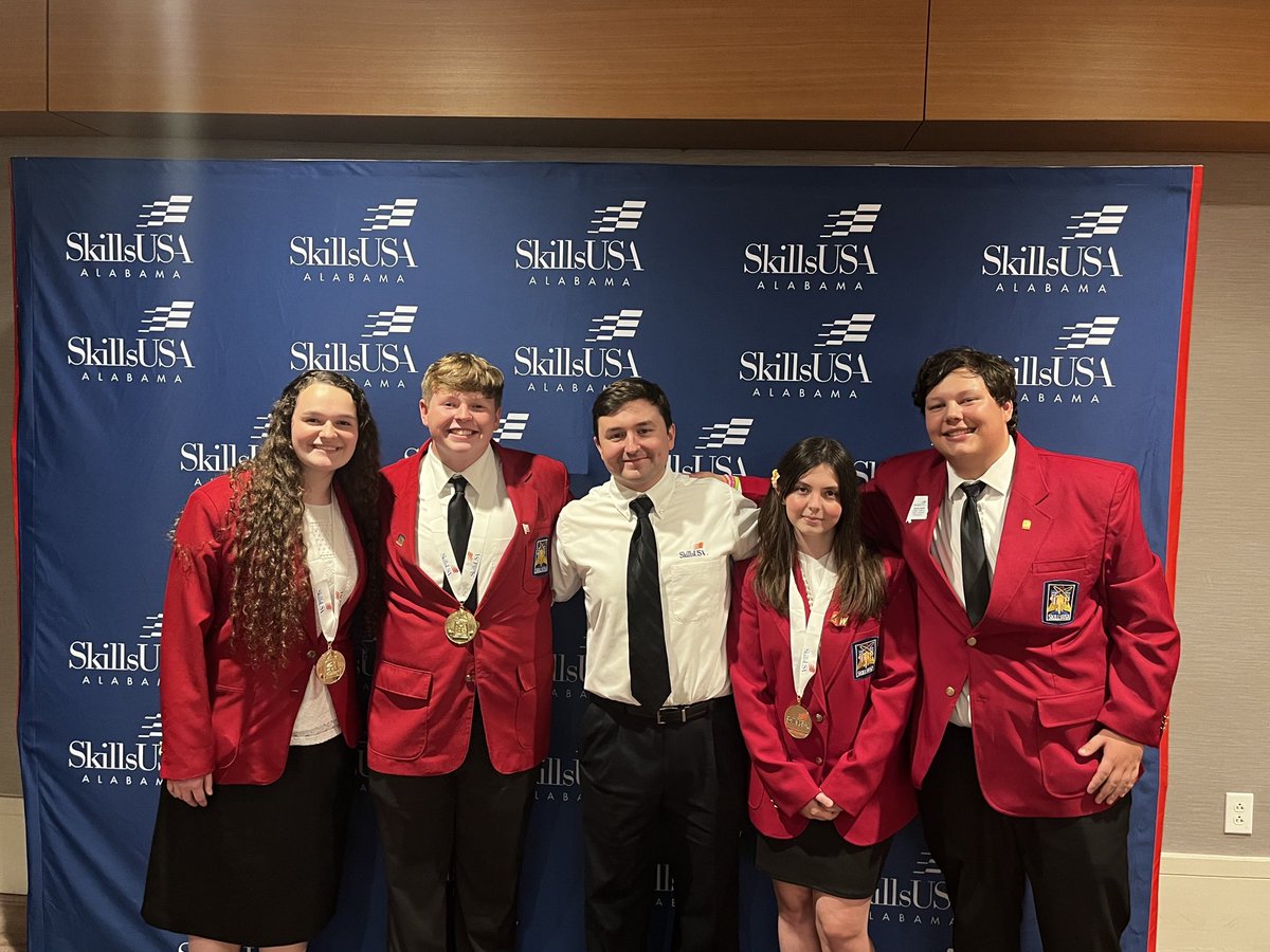Our National Champions with Instructor and ⁦<a href="/SkillsUSA/">SkillsUSA</a>⁩ Rep, Mr. Jordan Cain. Also, Skills of Alabama President, Mr. Bodie Wells. Huge thanks to <a href="/SenLivingstonAL/">Steve Livingston</a> for the commitment to provide our students with the best equipment, tools and resources to succeed! ⁦#Gold