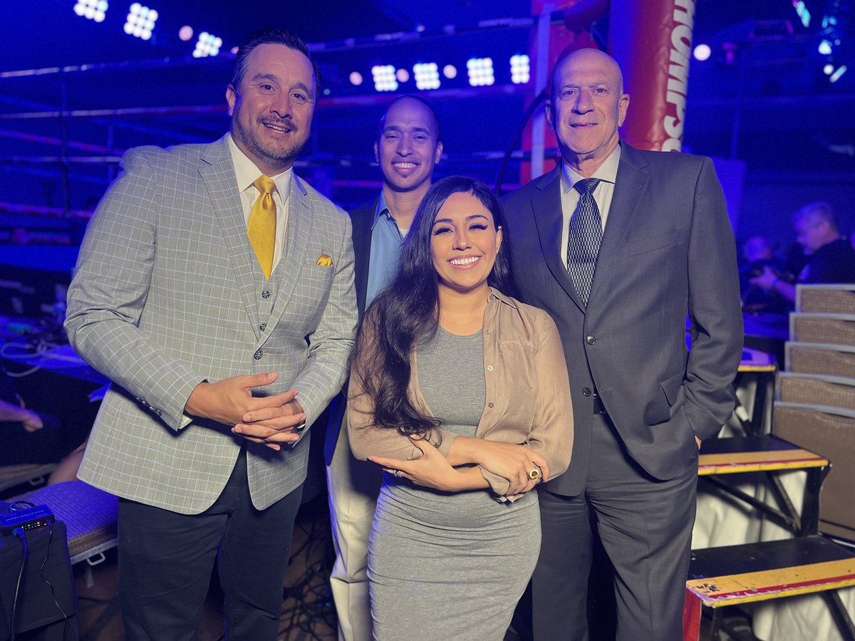 CBNPromotions's tweet image. The crew…. @DuranSports @dougiefischer @JessRosales1 and @boxingrich #thompsonboxing