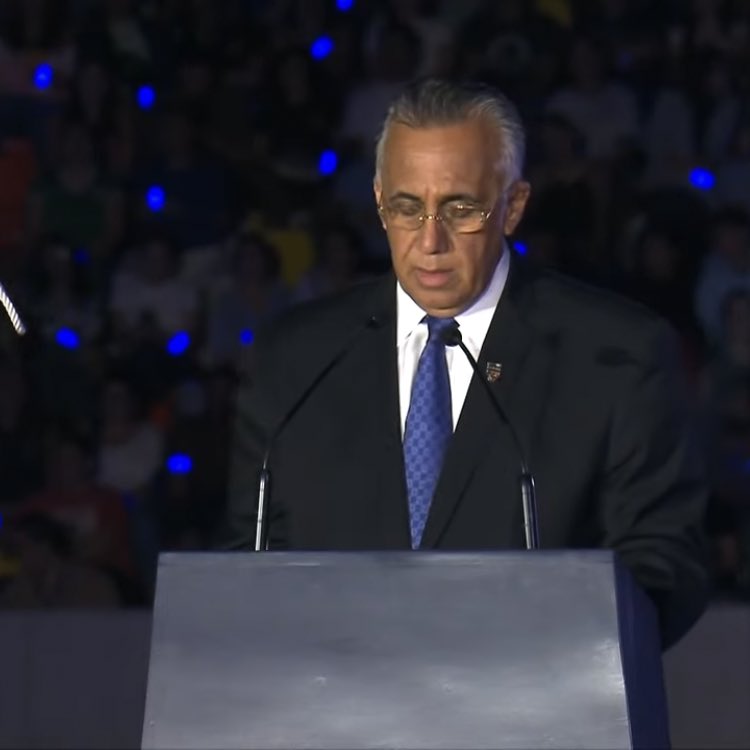 El presidente de Centro Caribe Sports, <a href="/luisinmejia/">Luis Mejía Oviedo</a>, se dirige a los presentes en el Estadio Nacional Jorge “El Mágico” González, en la Ceremonia de Apertura de los Juegos Centroamericanos y del Caribe #SanSalvador2023.