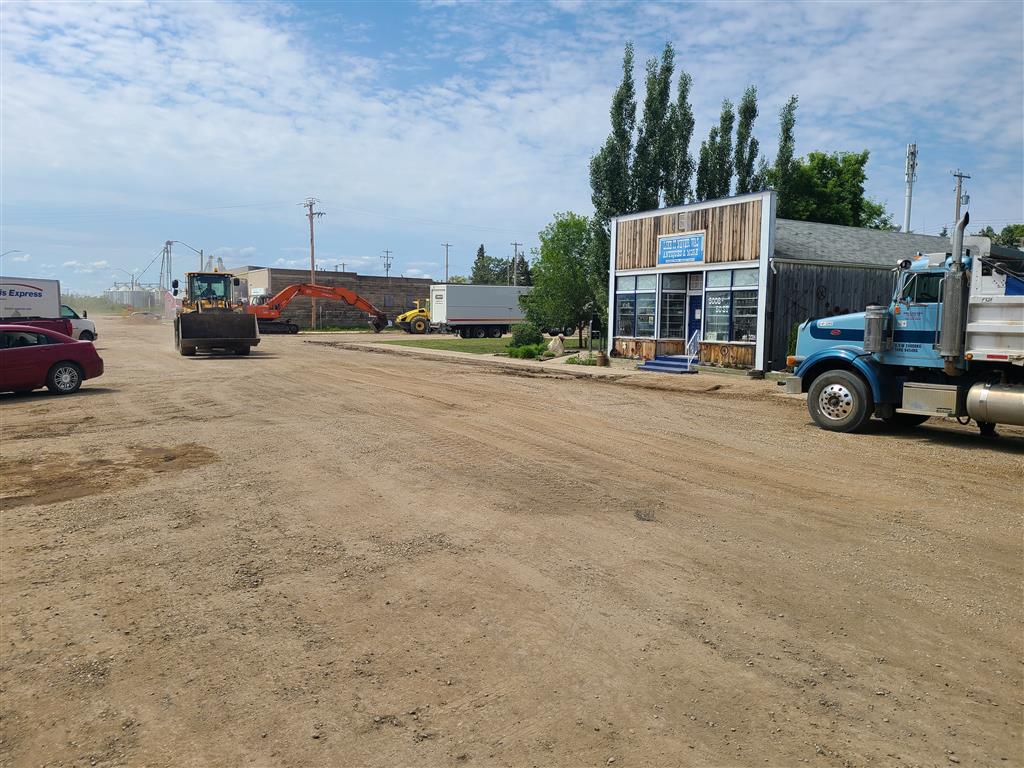 #GoEastofEdmonton but be prepared for road work in front of the Irma sticker station #GoRoadtrips2023 #ThinkBike