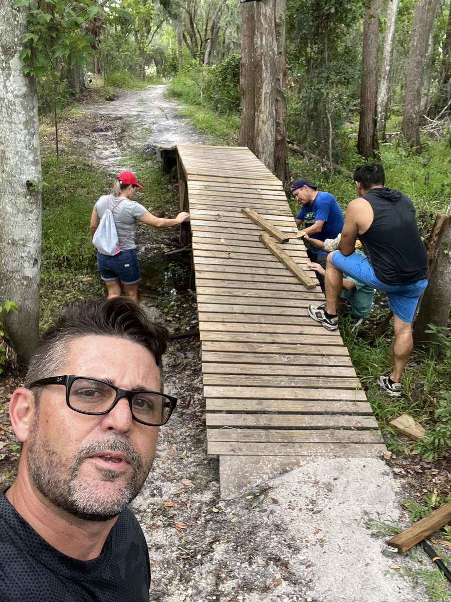 JoseRealtorFL's tweet photo. Today volunteer work at the local MTB trail in Orlando! Thanks for everyone the came out #sorbaororlando #mtbtrails #trailworkday https://t.co/UJ2aPXEmr0