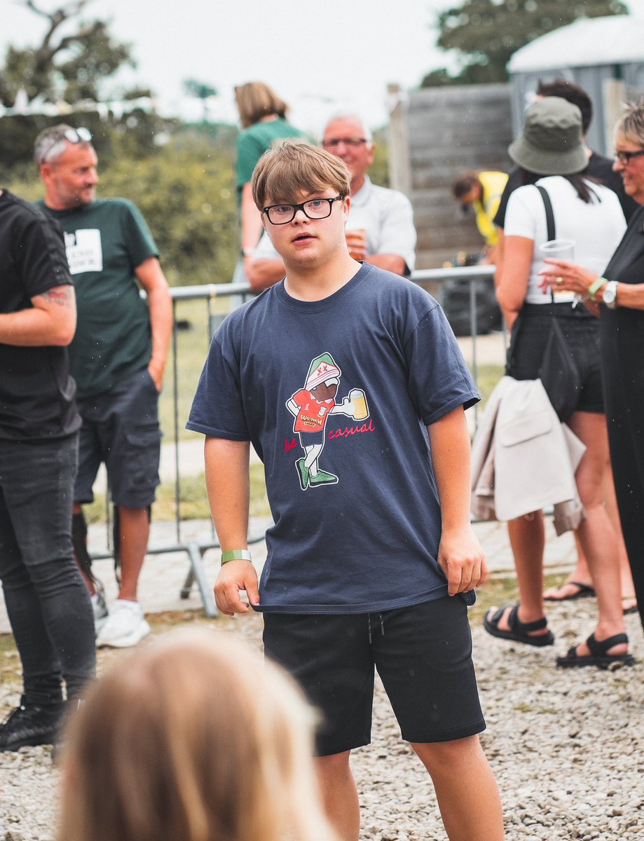 Young Cai at last weeks @WXM_Lager festival, in his favourite spot right at the front singing and dancing along to his good friends @declanswans 

Be like Cai, be casual 👊🏻

#wrexhamlager #wrexhamlagerfestival #declanswans #aguycalledminty #becasual #fasion #music #festival