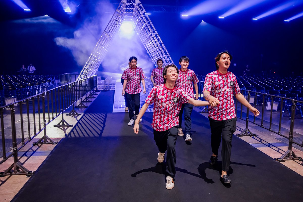 jess on Twitter "WAIT cgrs wears business loafers to play??? 😭 such a complex individual fr"