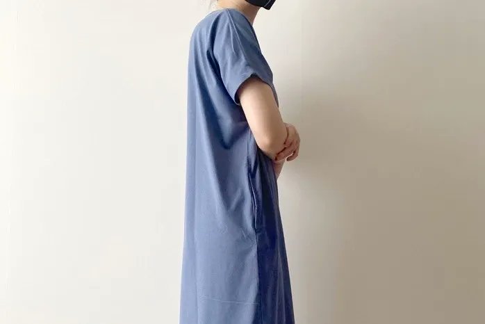 「【無印良品】着た瞬間から涼しい!ゆったりシルエットの「楽ちんワンピース」日焼け対」|BuzzFeed Japanのイラスト