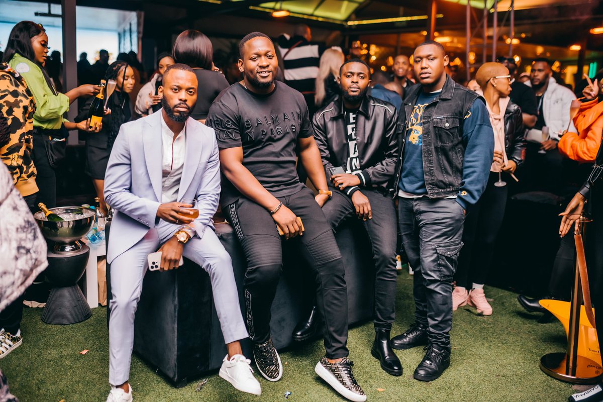 Tshepo_Ranko's tweet photo. The #UltimateBeachExperience kicks off at 12PM. Time to sit back and have fun! ⚫️ 

For convenience, book your table on: https://t.co/Z98FF83gtm let’s have a great time. 🎬 https://t.co/vZtVa6bnUl