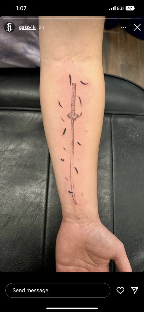 DongPhan2's tweet photo. #FF7ECPreReg I NEED THIS. I LITERALLY HAVE A MASAMUNE TATTOO https://t.co/NnxjtaVeqH