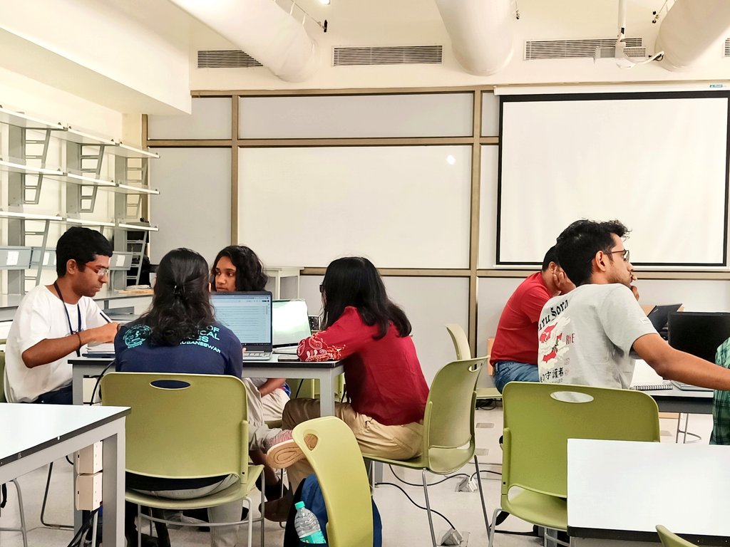 NCBStheory's tweet photo. @NCBS_Bangalore @BLiSC_India @iitbombay @ushakiransahoo1 @aarushyy @theabhirath @BansalBhavik_ @Fidafathimatp @_KritikaKumari_ @Mrigendra_A @SameekshyaKar @SuhanaNujum @soniaqsen @TIGS_India Day 6 of #PhysicsOfLife2023 was spent by the participants working on their group projects &amp; receiving feedback from our faculty &amp; grad students!

Each group identified an interesting biological question to work on and will be presenting these on the last day of #MonsoonSchool. https://t.co/r5SzpR2QZZ