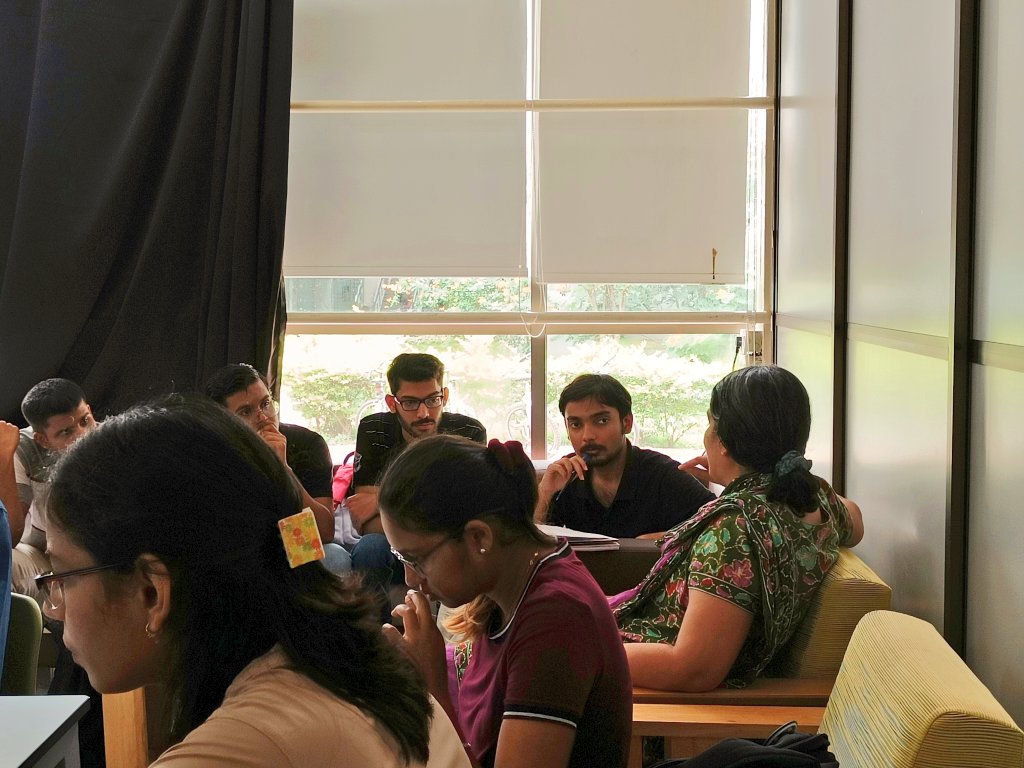 NCBStheory's tweet photo. @NCBS_Bangalore @BLiSC_India @iitbombay @ushakiransahoo1 @aarushyy @theabhirath @BansalBhavik_ @Fidafathimatp @_KritikaKumari_ @Mrigendra_A @SameekshyaKar @SuhanaNujum @soniaqsen @TIGS_India Day 6 of #PhysicsOfLife2023 was spent by the participants working on their group projects &amp; receiving feedback from our faculty &amp; grad students!

Each group identified an interesting biological question to work on and will be presenting these on the last day of #MonsoonSchool. https://t.co/r5SzpR2QZZ