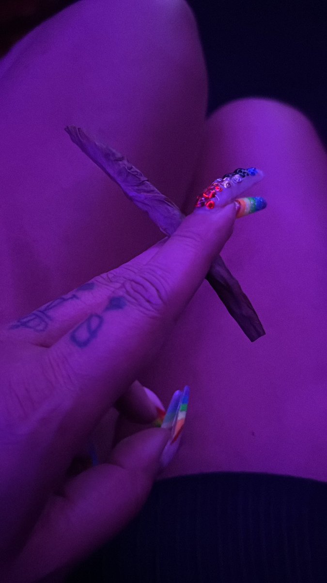 MzDreaSexyEyes's tweet image. Smokin &amp;amp; Mindin My Business 🫡😮‍💨