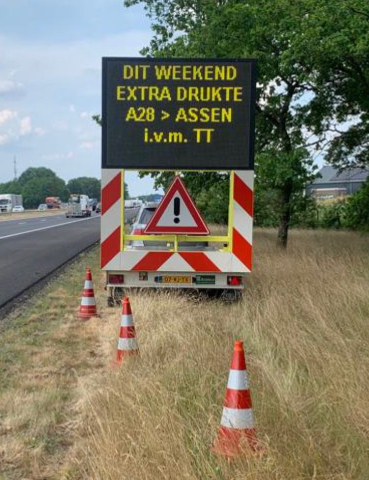 kransassen's tweet photo. Onderweg naar het @ttcircuitassen voor de @MotoGP ? Volg de aanwijzigingen langs de aanvoerwegen A28 en N33 @RWSverkeersinfo @RWS_NN https://t.co/86QphltKpb