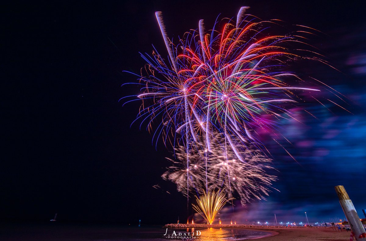 Noche mágica desde las playas de <a href="/fuengirola/">Ayto. Fuengirola</a> <a href="/tiempobrasero/">Tutiempo</a> <a href="/ElTiempoA3/">El Tiempo de Antena 3</a> <a href="/fcocachometeo/">Francisco Cacho</a> <a href="/JoannaIvars/">JoannaIvars</a> <a href="/lasextameteo/">La Sexta Meteo</a> <a href="/laSextaTV/">laSexta</a> <a href="/MALAGA_METEO/">MÁLAGA METEO</a> <a href="/Storm_Malaga/">Storm Málaga</a> <a href="/MariaHernanM/">Maria Hernandez</a> <a href="/j_hidalgo_g/">Javier Hidalgo</a> <a href="/viveandalucia/">Vive Andalucía</a> <a href="/Destino_AND/">DESTINO ANDALUCIA</a> <a href="/SaborColorAndal/">Sabor y Color 'Andalucía'</a> <a href="/MARCANDALUCIA/">Marca Andalucia</a> <a href="/Eltiempoalsur/">𝔼𝕝 𝕥𝕚𝕖𝕞𝕡𝕠 𝕒𝕝 𝕤𝕦𝕣</a>